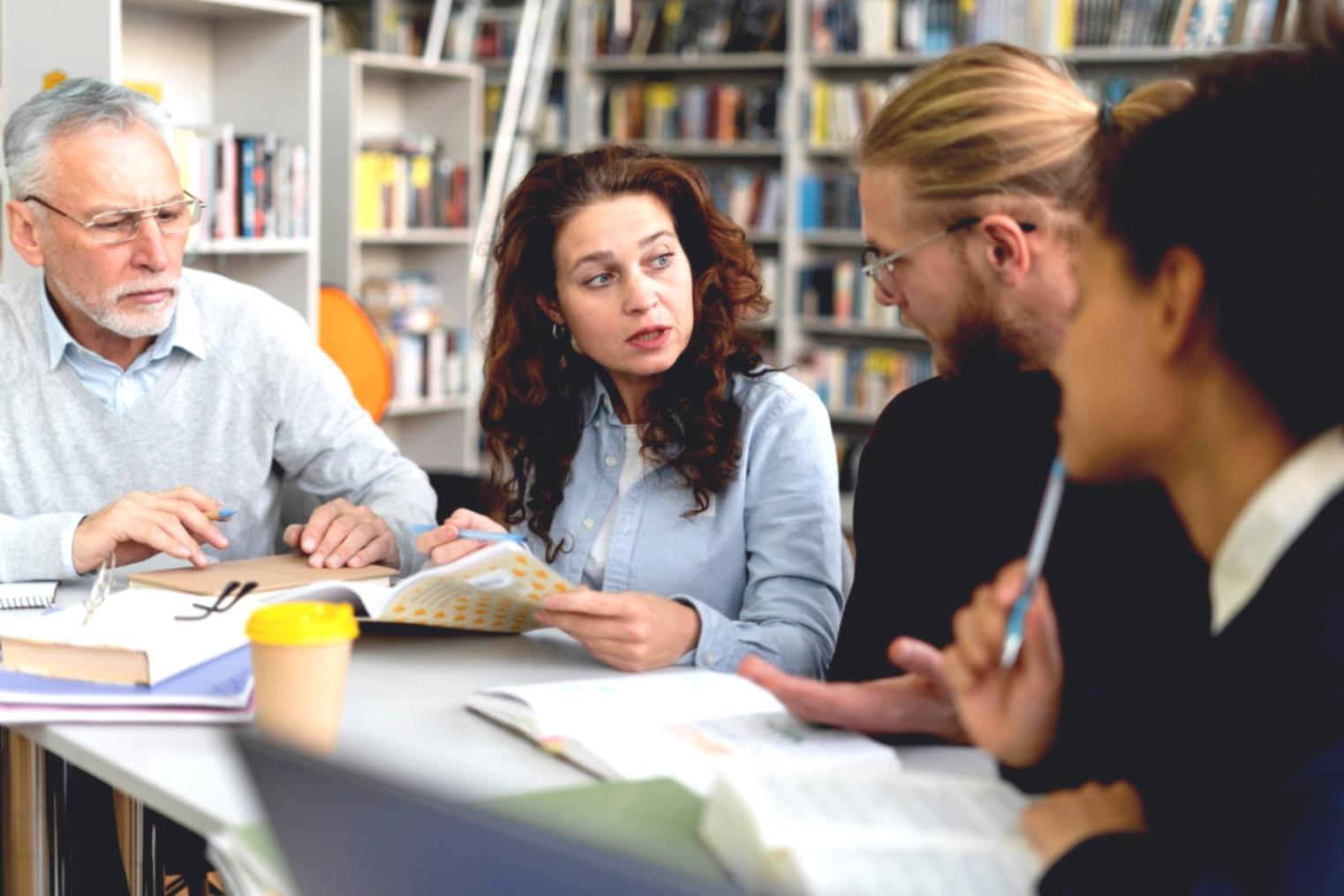 Graphiques et données financières personnalisées affichés sur écran d'ordinateur